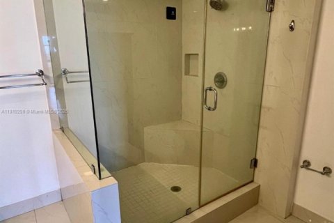 Condominio en alquiler en Miami, Florida, 2 dormitorios, 121.89 m2 № 1781792 - foto 13