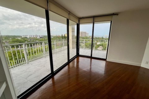 Condominio en alquiler en Miami, Florida, 2 dormitorios, 121.89 m2 № 1781792 - foto 7