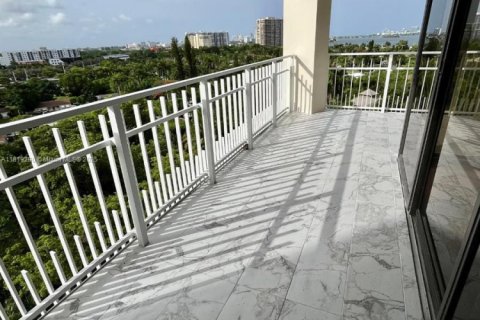 Condominio en alquiler en Miami, Florida, 2 dormitorios, 121.89 m2 № 1781792 - foto 18