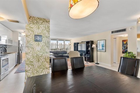 Condominio en venta en Sunny Isles Beach, Florida, 2 dormitorios, 138.24 m2 № 1955318 - foto 5