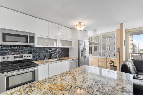 Condominio en venta en Sunny Isles Beach, Florida, 2 dormitorios, 138.24 m2 № 1955318 - foto 11