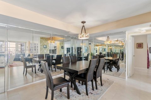 Condominio en venta en Sunny Isles Beach, Florida, 2 dormitorios, 138.24 m2 № 1955318 - foto 3