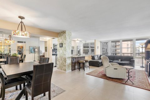 Condominio en venta en Sunny Isles Beach, Florida, 2 dormitorios, 138.24 m2 № 1955318 - foto 2