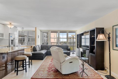 Condominio en venta en Sunny Isles Beach, Florida, 2 dormitorios, 138.24 m2 № 1955318 - foto 8