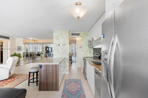 Condominio en venta en Sunny Isles Beach, Florida, 2 dormitorios, 138.24 m2 № 1955318 - foto 14