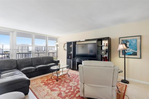 Condominio en venta en Sunny Isles Beach, Florida, 2 dormitorios, 138.24 m2 № 1955318 - foto 9