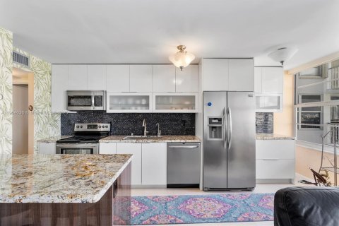 Condominio en venta en Sunny Isles Beach, Florida, 2 dormitorios, 138.24 m2 № 1955318 - foto 12