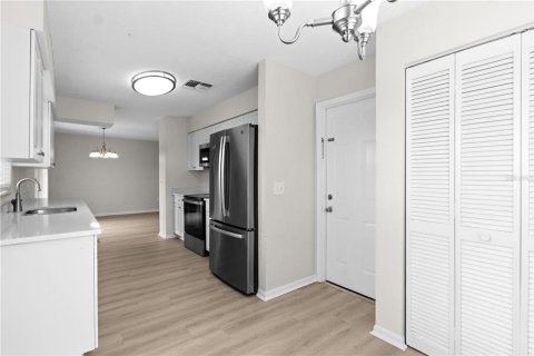 House in Brandon, Florida 3 bedrooms, 104.33 sq.m. № 2239437 - photo 6