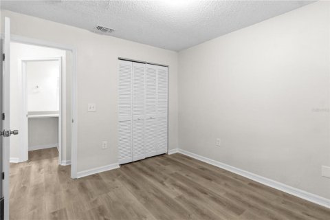 House in Brandon, Florida 3 bedrooms, 104.33 sq.m. № 2239437 - photo 21