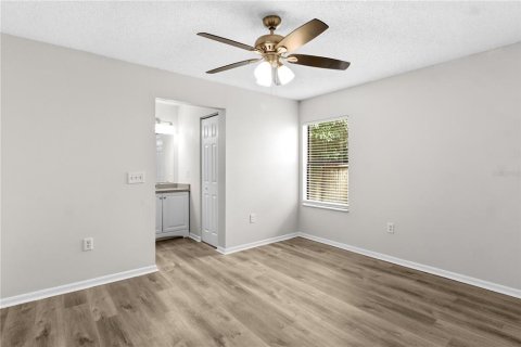 House in Brandon, Florida 3 bedrooms, 104.33 sq.m. № 2239437 - photo 30