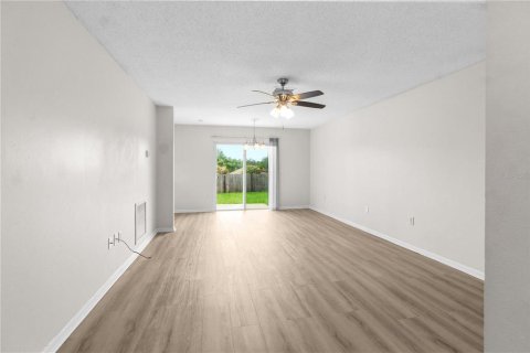 House in Brandon, Florida 3 bedrooms, 104.33 sq.m. № 2239437 - photo 13