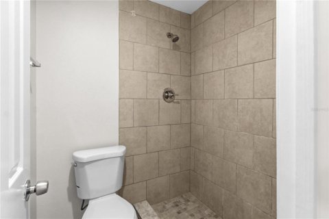 House in Brandon, Florida 3 bedrooms, 104.33 sq.m. № 2239437 - photo 17