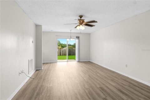 House in Brandon, Florida 3 bedrooms, 104.33 sq.m. № 2239437 - photo 20