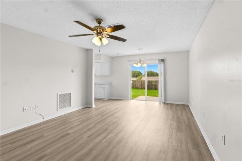 House in Brandon, Florida 3 bedrooms, 104.33 sq.m. № 2239437 - photo 14