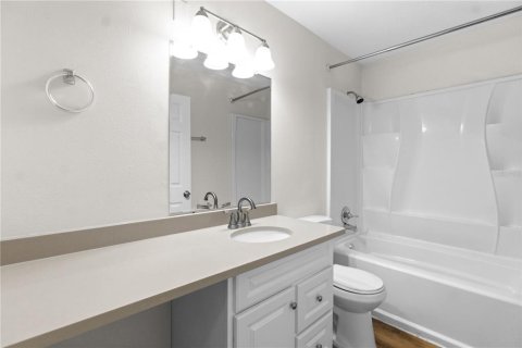 House in Brandon, Florida 3 bedrooms, 104.33 sq.m. № 2239437 - photo 3