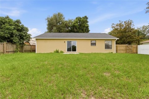 House in Brandon, Florida 3 bedrooms, 104.33 sq.m. № 2239437 - photo 27