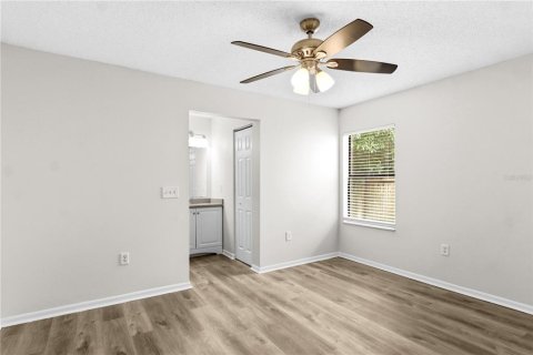 House in Brandon, Florida 3 bedrooms, 104.33 sq.m. № 2239437 - photo 23