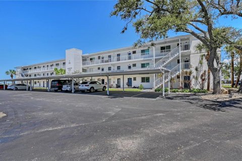 Condominio en venta en Sarasota, Florida, 2 dormitorios, 87.14 m2 № 1907648 - foto 3