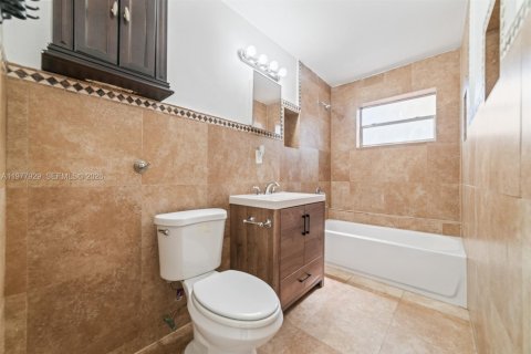 House in North Miami Beach, Florida 2 bedrooms № 2044539 - photo 10