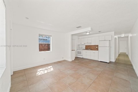 House in North Miami Beach, Florida 2 bedrooms № 2044539 - photo 2
