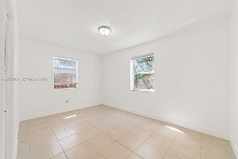 House in North Miami Beach, Florida 2 bedrooms № 2044539 - photo 8