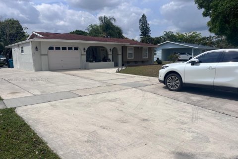 Villa ou maison à vendre à Port St. Lucie, Floride: 3 chambres, 134.34 m2 № 1951644 - photo 4