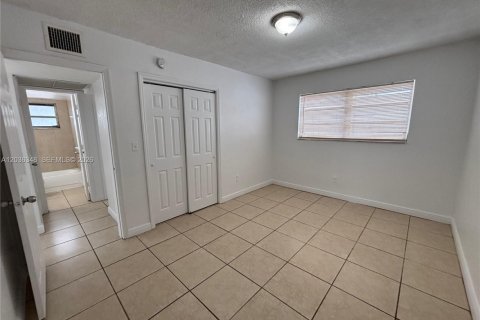 Appartement à louer à Miami, Floride: 2 chambres, 447.6 m2 № 2084284 - photo 3