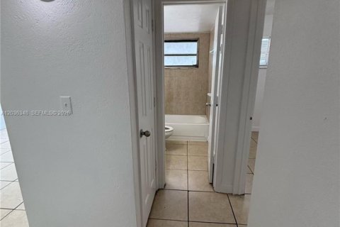 Appartement à louer à Miami, Floride: 2 chambres, 447.6 m2 № 2084284 - photo 8