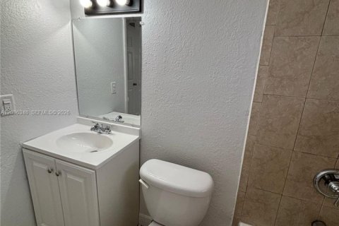 Appartement à louer à Miami, Floride: 2 chambres, 447.6 m2 № 2084284 - photo 7