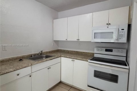 Appartement à louer à Miami, Floride: 2 chambres, 447.6 m2 № 2084284 - photo 4