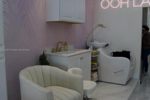 Propiedad comercial en venta en Miami, Florida № 1878583 - foto 13