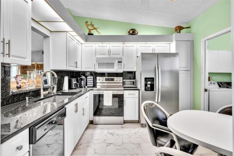 Купить виллу или дом в Делрей-Бич, Флорида 2 спальни, 121.79м2, № 2029207 - фото 8