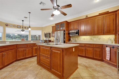 House in Mount Dora, Florida 5 bedrooms, 373.28 sq.m. № 2109726 - photo 14