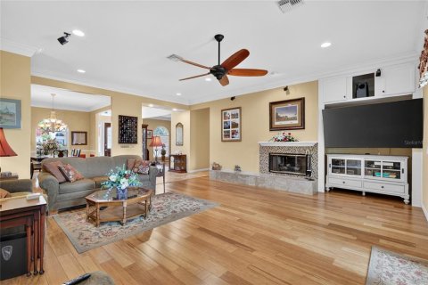 House in Mount Dora, Florida 5 bedrooms, 373.28 sq.m. № 2109726 - photo 12