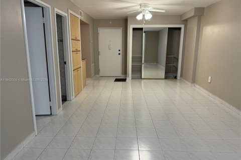 Condo in Miami Beach, Florida, 1 bedroom  № 1867676 - photo 6