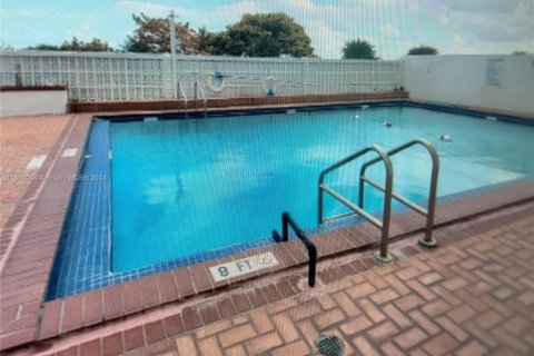 Condo in Miami Beach, Florida, 1 bedroom  № 1867676 - photo 5