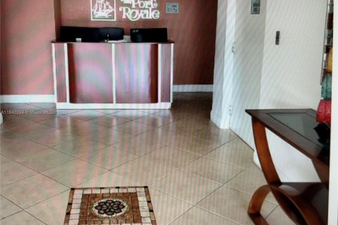 Condo in Miami Beach, Florida, 1 bedroom  № 1867676 - photo 4