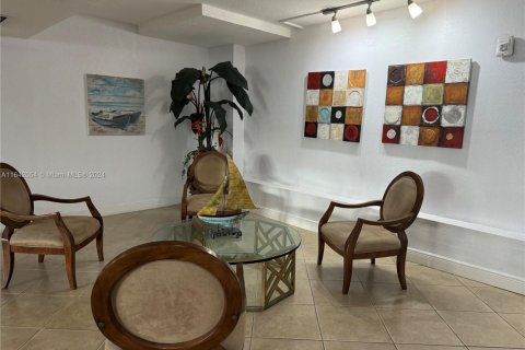 Condo in Miami Beach, Florida, 1 bedroom  № 1867676 - photo 9