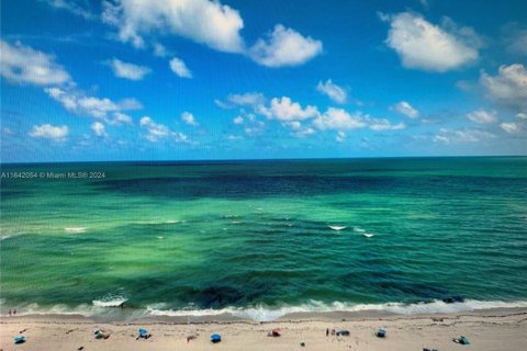 Condo in Miami Beach, Florida, 1 bedroom  № 1867676 - photo 3