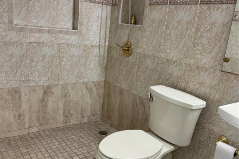 Condo in Miami Beach, Florida, 1 bedroom  № 1867676 - photo 13
