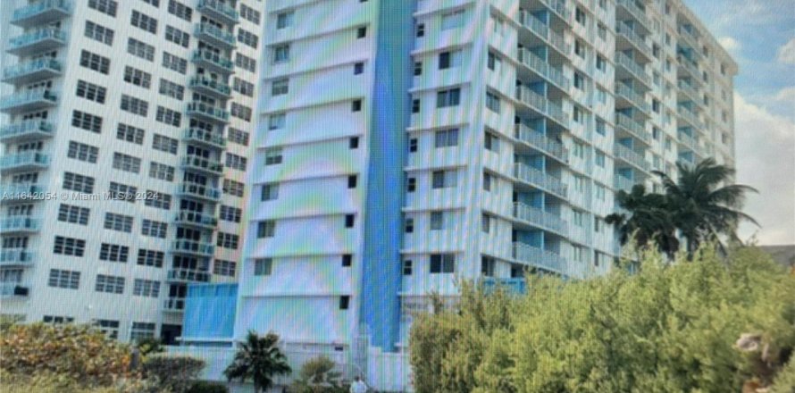 Condo in Miami Beach, Florida, 1 bedroom № 1867676