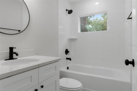 House in Inverness, Florida 4 bedrooms, 154.4 sq.m. № 2201979 - photo 15