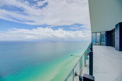 Condo in Sunny Isles Beach, Florida, 5 bedrooms  № 1860980 - photo 11