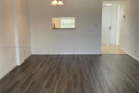 Condominio en alquiler en Lauderdale Lakes, Florida, 1 dormitorio, 65.5 m2 № 1978572 - foto 20