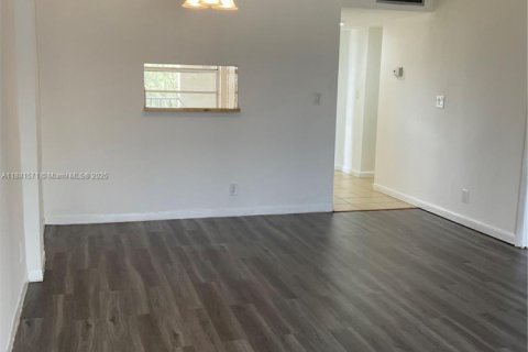 Condominio en alquiler en Lauderdale Lakes, Florida, 1 dormitorio, 65.5 m2 № 1978572 - foto 19