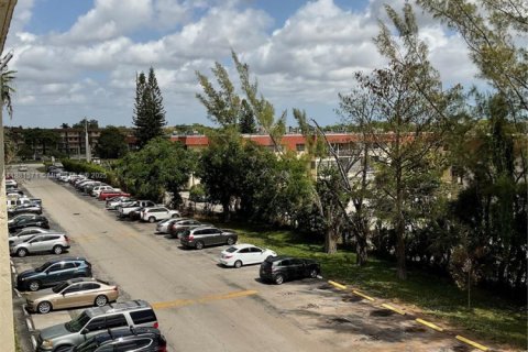 Condominio en alquiler en Lauderdale Lakes, Florida, 1 dormitorio, 65.5 m2 № 1978572 - foto 7