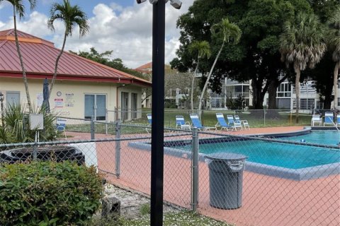 Condominio en alquiler en Lauderdale Lakes, Florida, 1 dormitorio, 65.5 m2 № 1978572 - foto 11