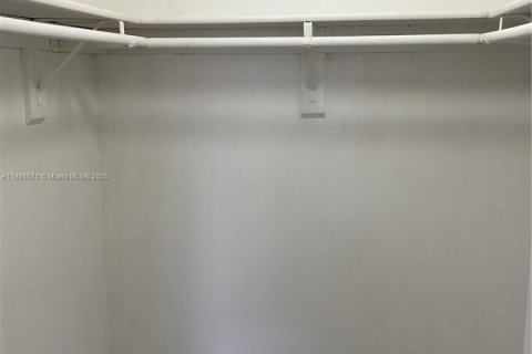 Condominio en alquiler en Lauderdale Lakes, Florida, 1 dormitorio, 65.5 m2 № 1978572 - foto 25