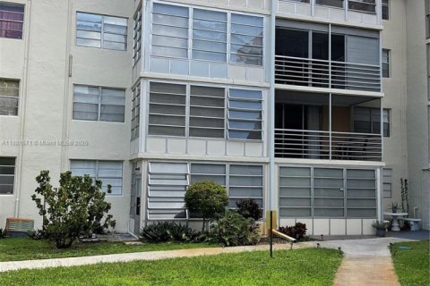 Condominio en Lauderdale Lakes, Florida, 1 dormitorio  № 1978572