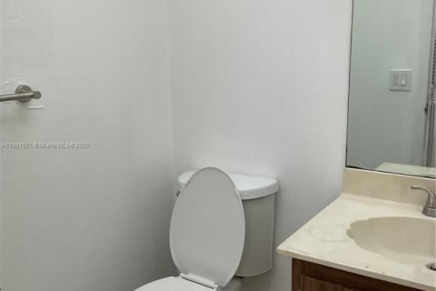 Condominio en alquiler en Lauderdale Lakes, Florida, 1 dormitorio, 65.5 m2 № 1978572 - foto 28